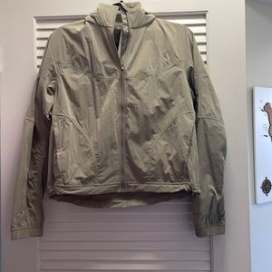 Lululemon windbreaker size 4